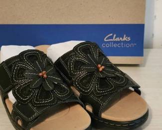 Clarks Womens Black Floral Slide Sandals Size 9.5 M