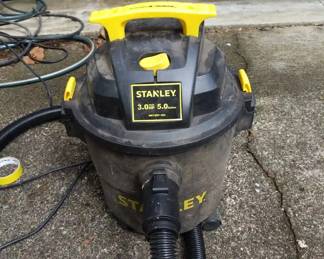 Stanley 3.0 Peak HP 5Gallon Wet Dry Vacuum