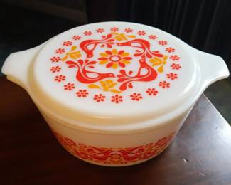 Vintage Pyrex 2.5 Qt. Friendship Pattern Covered Casserole Dish