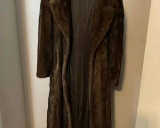 Vintage Brown Mink Fur Coat with a Wide Lapel Collar