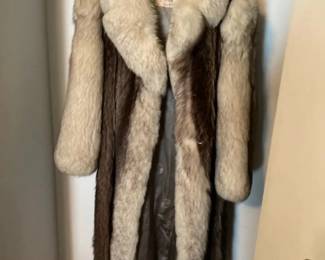 Vintage Harlequin Furs Coyote Fox Fur Collar Stole
