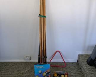 Pool sticks & balls