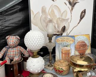 Great vintage lamps and artwork