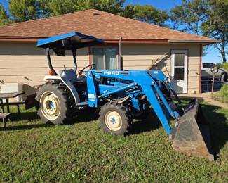 Ford tractor w/scoop & accessories