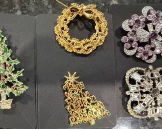 Vintage Costume Brooches 