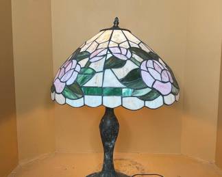 Tiffany-Style Rose Stained Glass Table Lamp