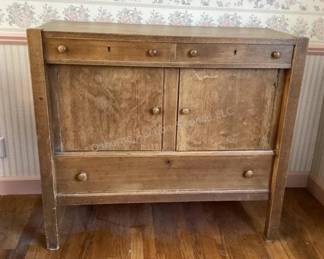 Petite antique buffet