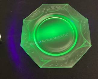 Uranium glass plate