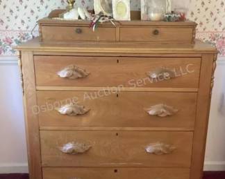 Vintage Victorian dresser 