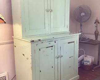 Primitive 2 piece hutch