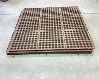 Rubber floor mat