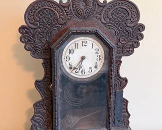 ANTIQUE WOODEN MANTEL CLOCK FOR PARTS/REPAIR