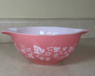 PYREX PINK GOOSEBERRY CINDERELLA 442 MIXING BOWL