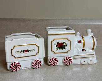 AVON CERAMIC CHRISTMAS TRAIN CANDY DISH 2 PC SET