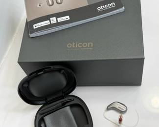 OTICON INTENT 2 RECHARGEABLE HEARING AIDS W STORAGE CASE