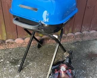 AMERICANA WALK A BOUT SQUARE CHARCOAL GRILL