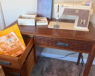 SINGER TOUCH & SEW ZIG ZAG SEWING MACHINE W CABINET & ACCESSORIES