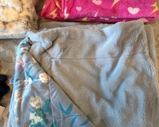 ASSORTED BLANKETS & AFGHAN