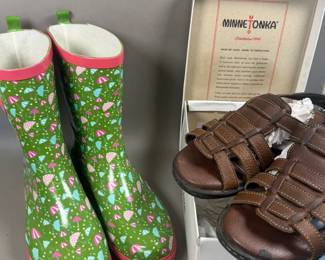WOMEN'S MINNETONKA LEATHER SHOES & RAINBOOTS
