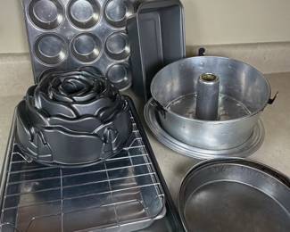 BAKEWARE WILTON NORDIC PIN TINS LOAF PAN & MORE