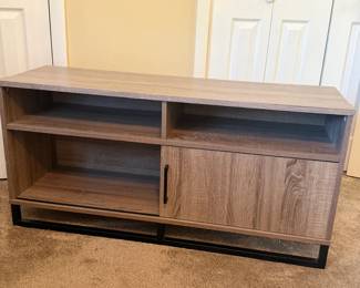 TV MEDIA STAND W SLIDING DOOR & STORAGE