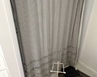 BATH RUGS TP HOLDER & SHOWER CURTAIN W HOOKS