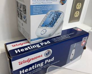 BLOOD PRESSURE MONITOR HEATING PAD