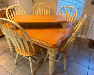 WOOD DINING TABLE W LEAF & 5 CHAIRS