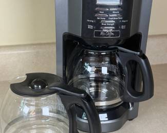 MR COFFEE 12 CUP AUTO DRIP COFFEE MAKER W XTRA POT