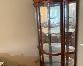 PULASKI FURNITURE ILLUMINTATED WOOD CURIO CABINET