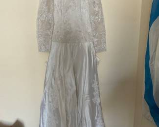 Vintage Small wedding dress with veil