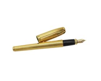 169 S.T. Dupont Vintage Gold Tone Ribbed Fountain Pen