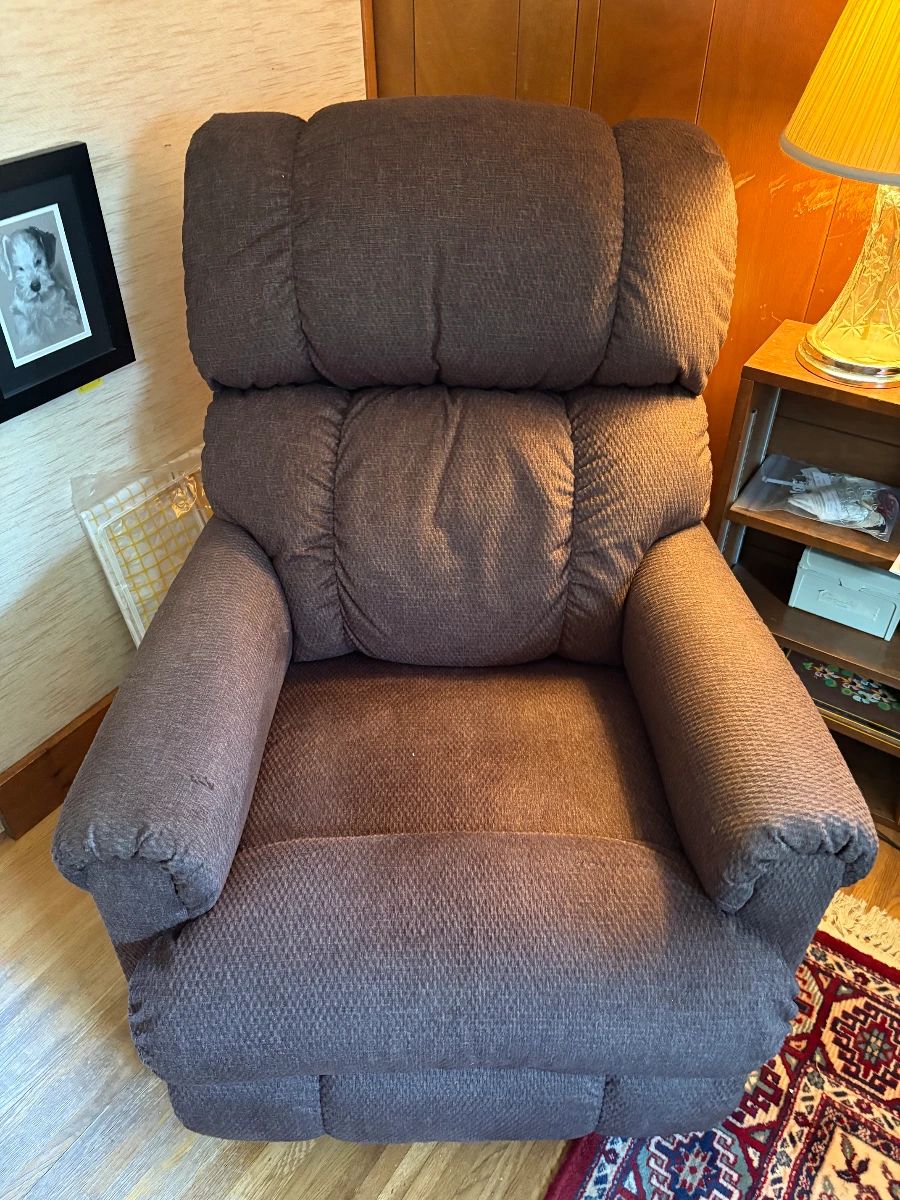 Remote controlled power Lay-Z-Boy recliner with lumbar support.