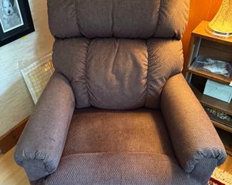 Remote controlled power Lay-Z-Boy recliner with lumbar support.