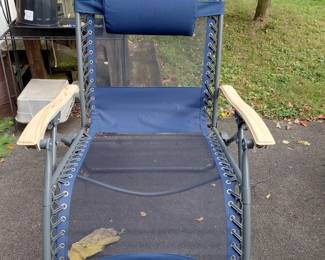 Folding lounge chair
