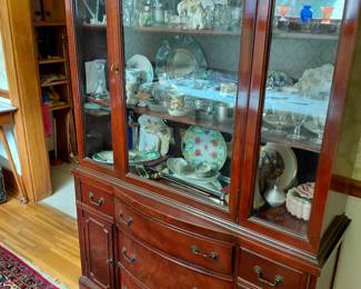 Mahagony china cabinet
