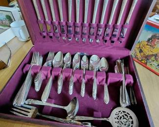 Silverplate flatware 12 place settings plus serving pieces