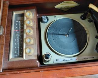 1963 Magnavox stereo console