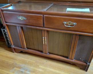 1963 Magnavox stereo console with turntable and radio