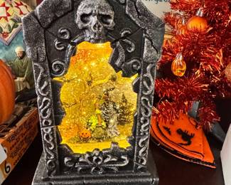 Raz Halloween snowglobe