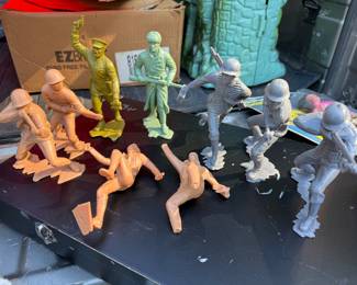 Louis Marx WWII plastic soldiers