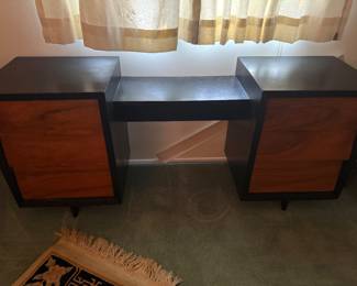 desk/vanity