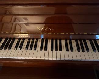 Kawai Piano in excellent condition w/bench