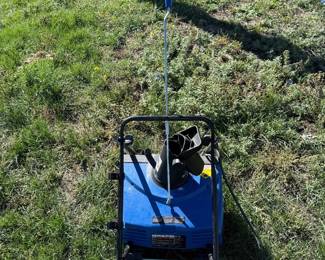 Lot #7 - Snow Joe SJ623E 18-Inch Electric Snow Blower with Light