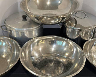 Lot 296: Metal Mixing Bowls and Stock Pots with Lids