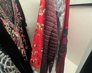 Lot 95: Women's Jackets and Sweater Garments