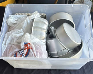 Lot 102: Assorted Cake and Baking Pans
