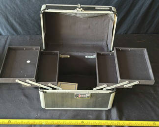 Lot 215: MEHAZ Locking Cosmetic Storage Case