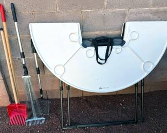 Round folding table for poker or an umbrella stand