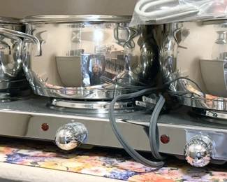 Command Performance 3-burner hot plate set with 3-quart pots